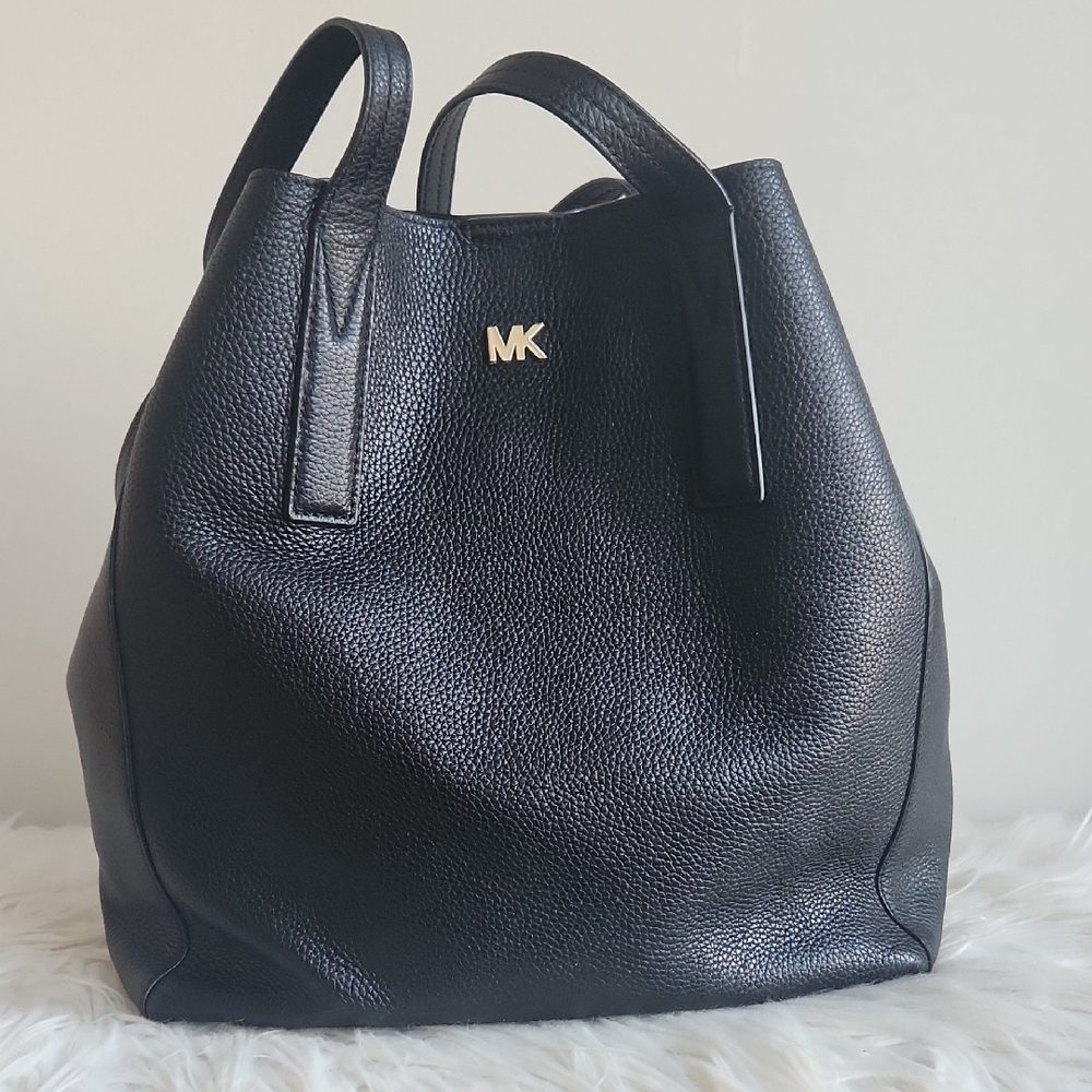 Michael Kors Elegant Black Tote - Picture 7 of 12